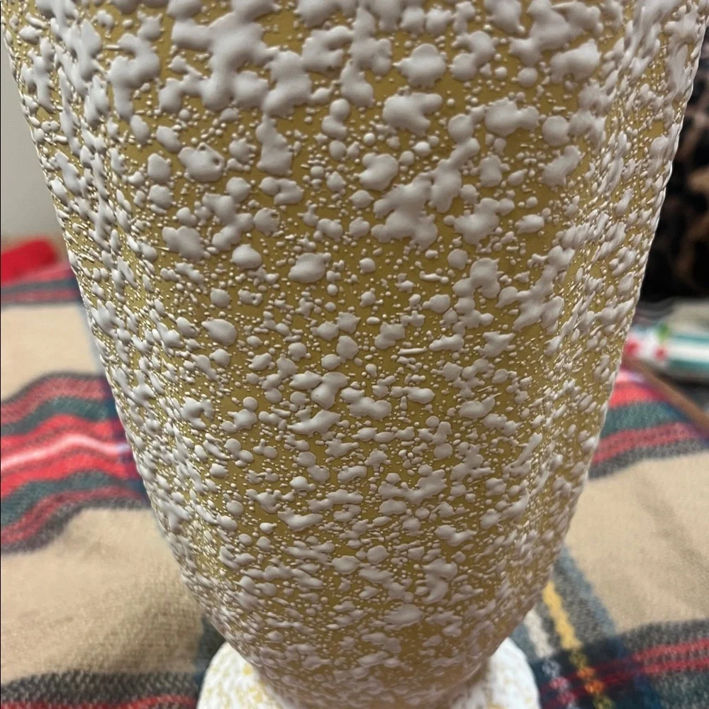 VTG MCM Textured Popcorn/Splatter Vase in White and Yellow - Picture 3 of 8